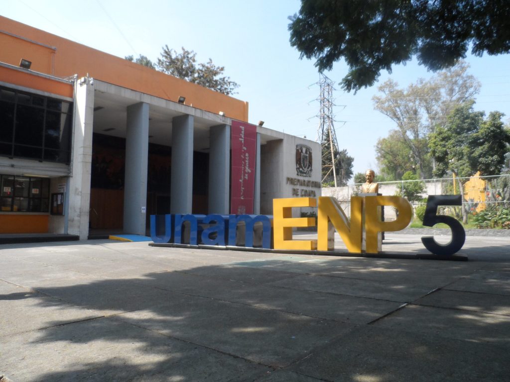 Estudiantes éxitosos Prepa 5 UNAM